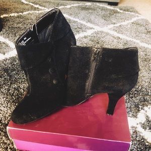 Me too ,black Swede short boot, size 9m.